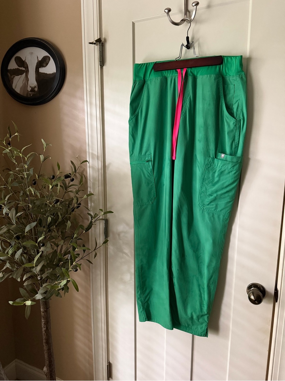 FIGS Womens Scrub Pants Green w/ Pink Drawstring Size Large